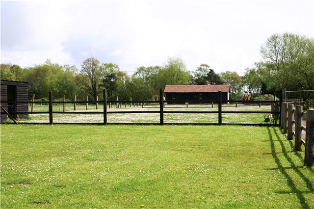  Image of 3 bedroom Park Home for sale in Dudmoor Farm Road Christchurch BH23 at Dudmoor Farm Road, Christchurch, BH23